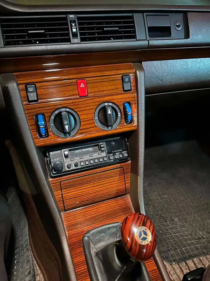 Mercedes-Benz E 200 200, foto 10