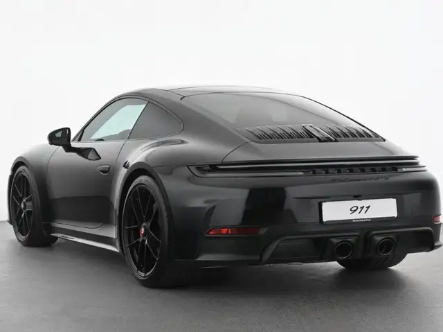 Porsche 911 view 3