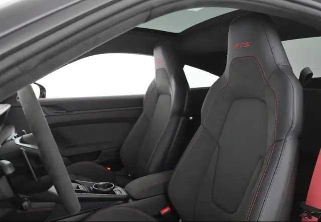 Porsche 911 view 11