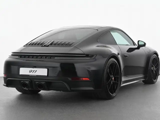 Porsche 911 view 5