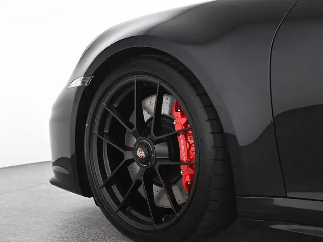 Porsche 911 view 8