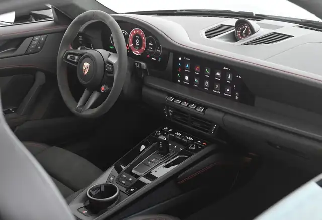 Porsche 911 view 10