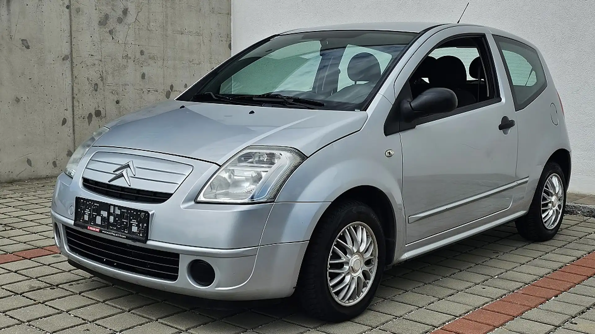 Citroen C2 1,1i X Šedá - 1