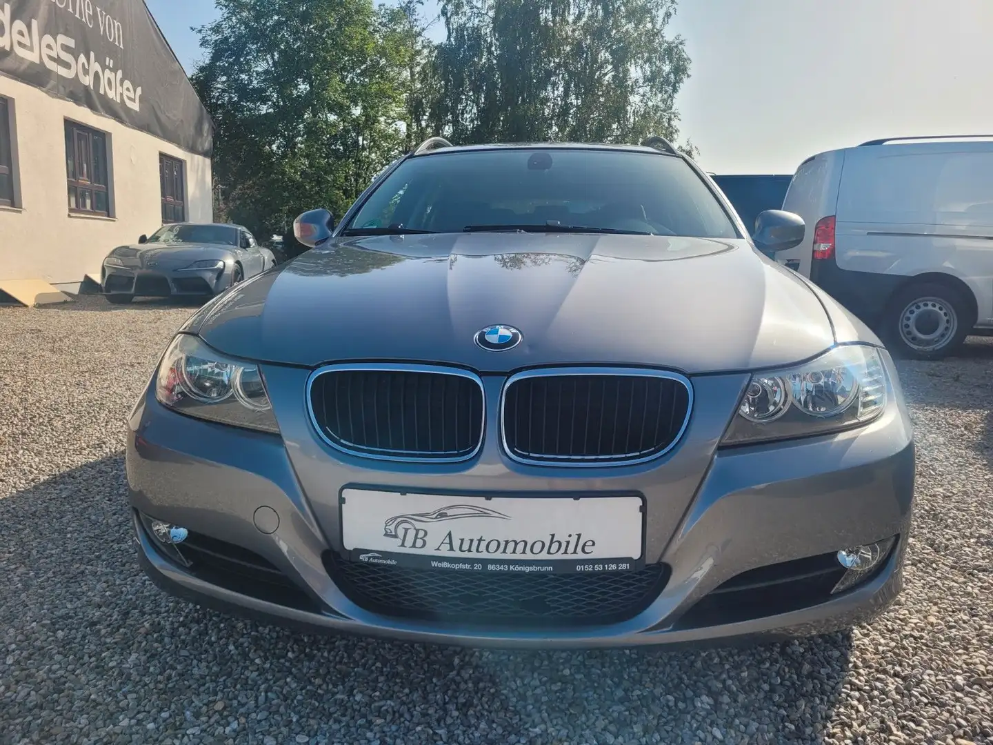 BMW 318 i Touring SPORT*AHK*Klimaa.*Sitzh.*Tempomat Grau - 2