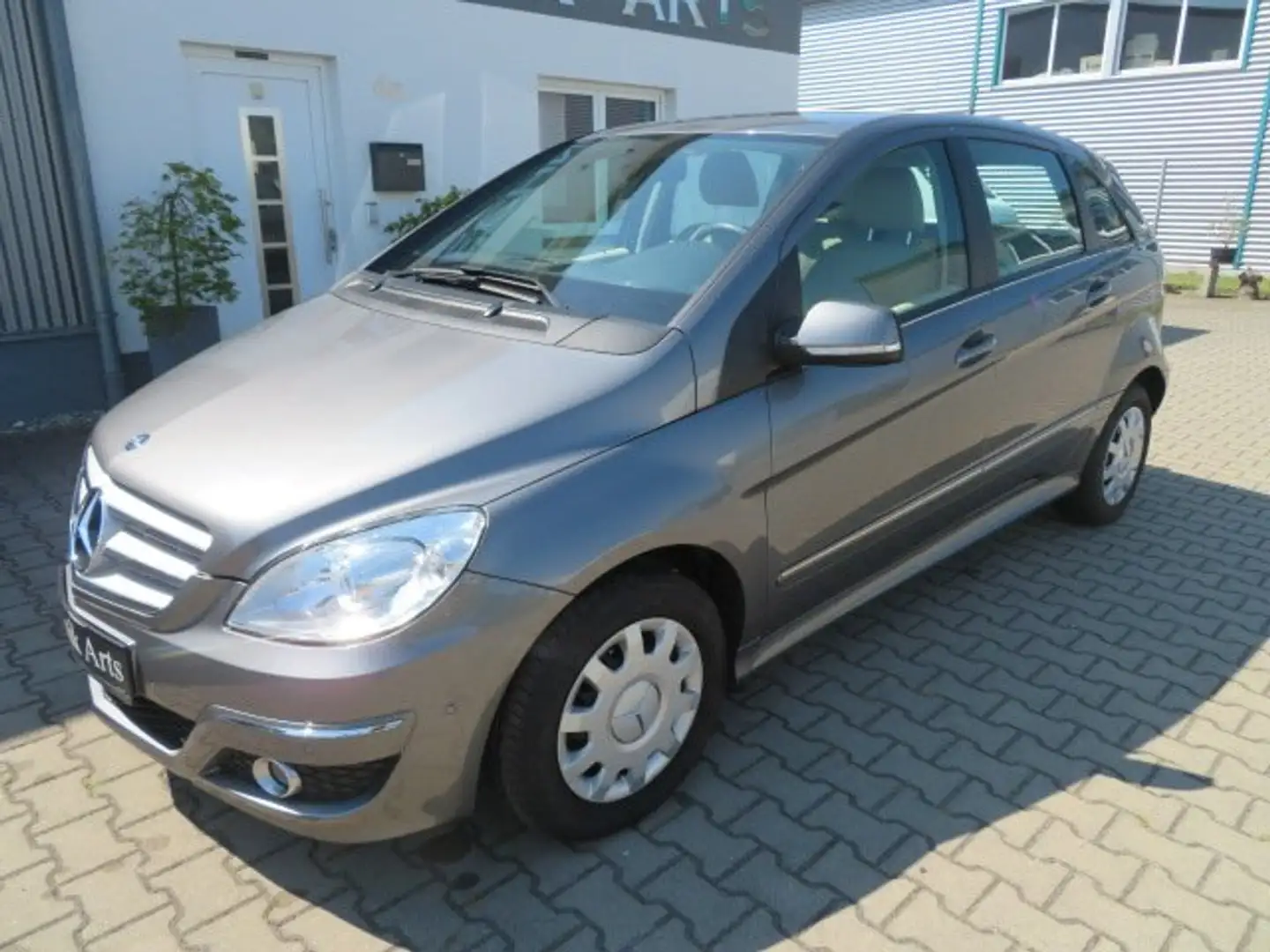 Mercedes-Benz B 180 2.Hand nur 104374km TÜV 10/26 sehr gepflegt Gris - 2