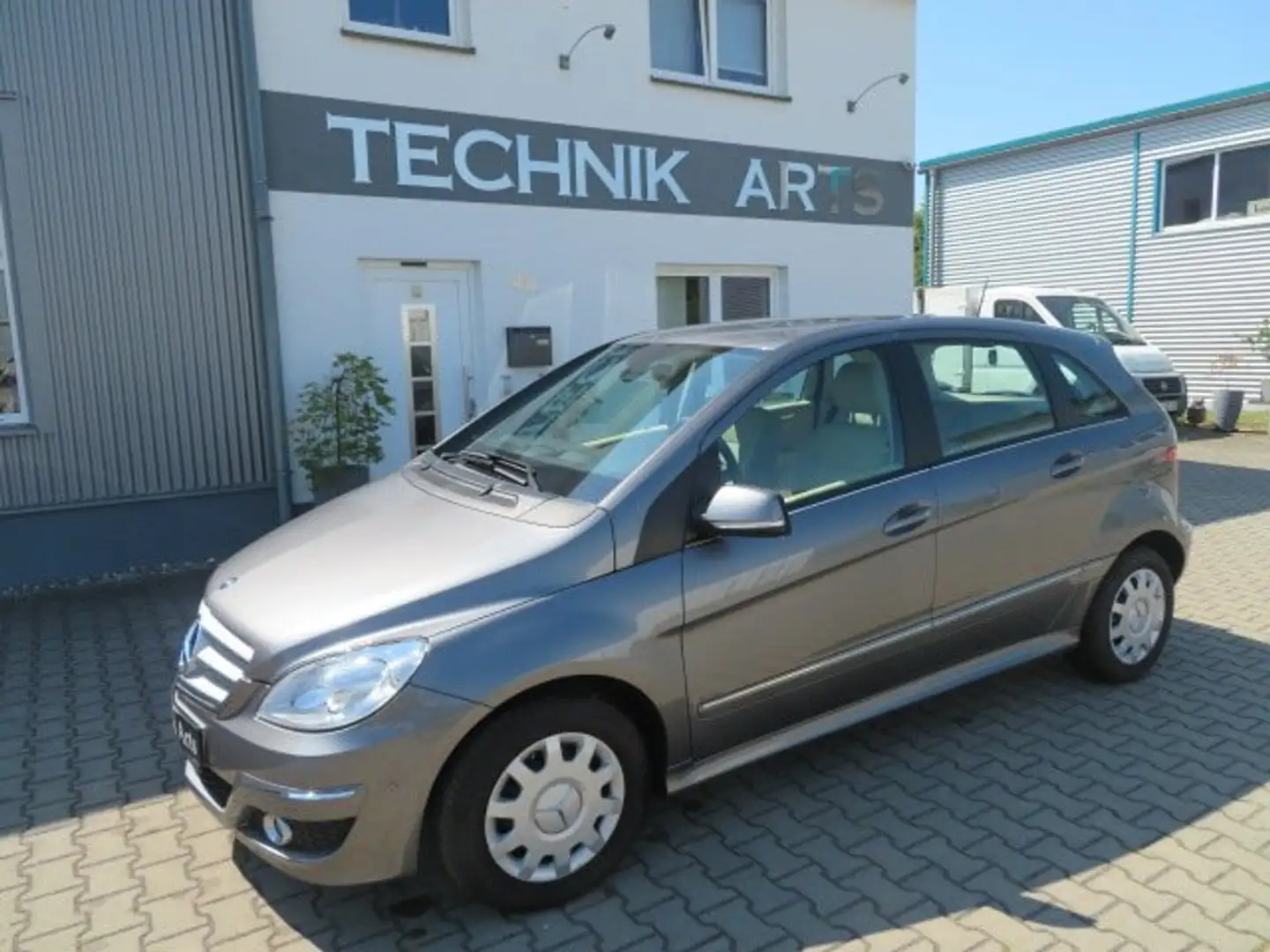 Mercedes-Benz B 180 2.Hand nur 104374km TÜV 10/26 sehr gepflegt Gris - 1