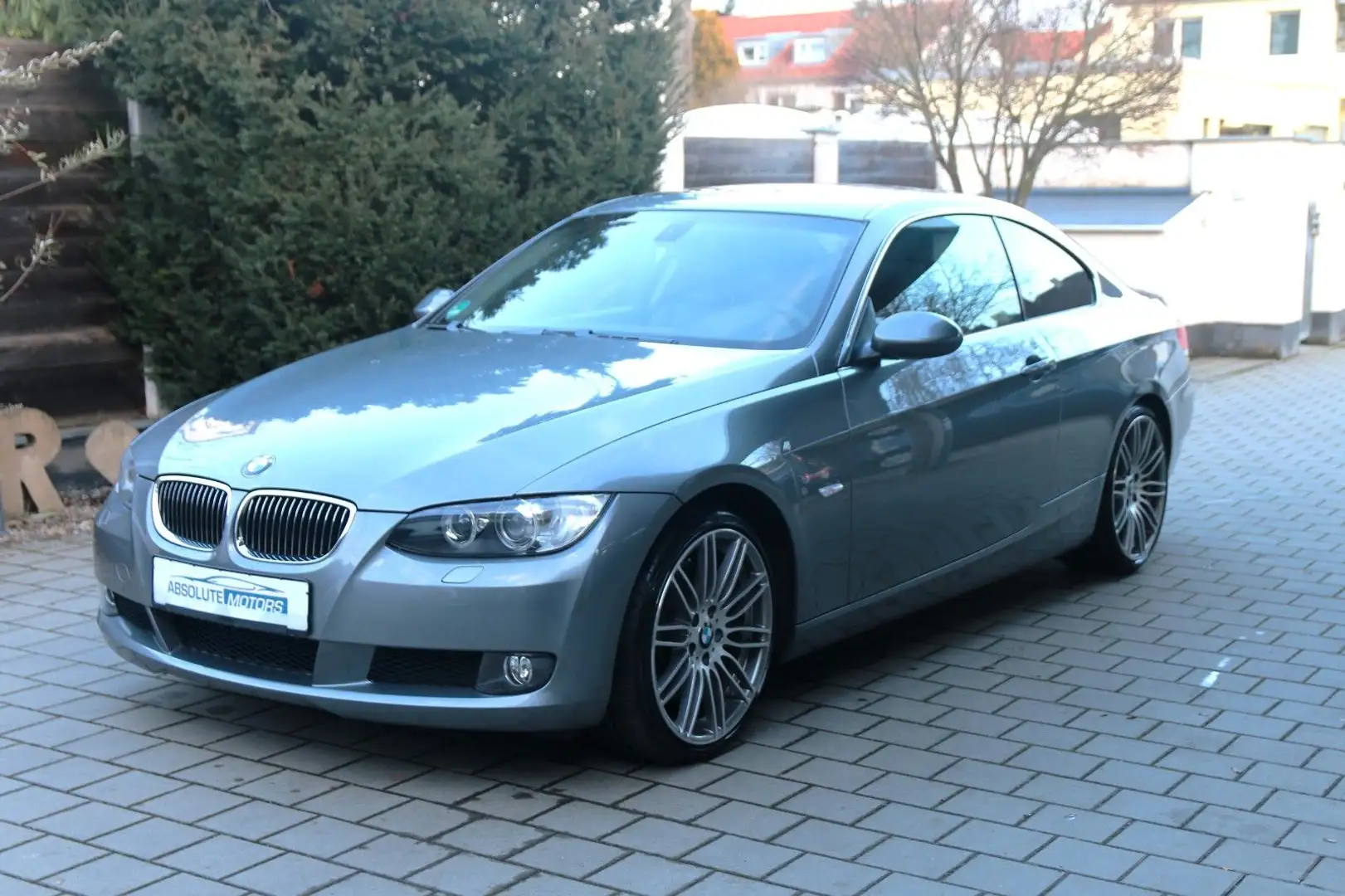 BMW 330 i 3,0 Autom. *Leder *SD *AHK Grau - 1