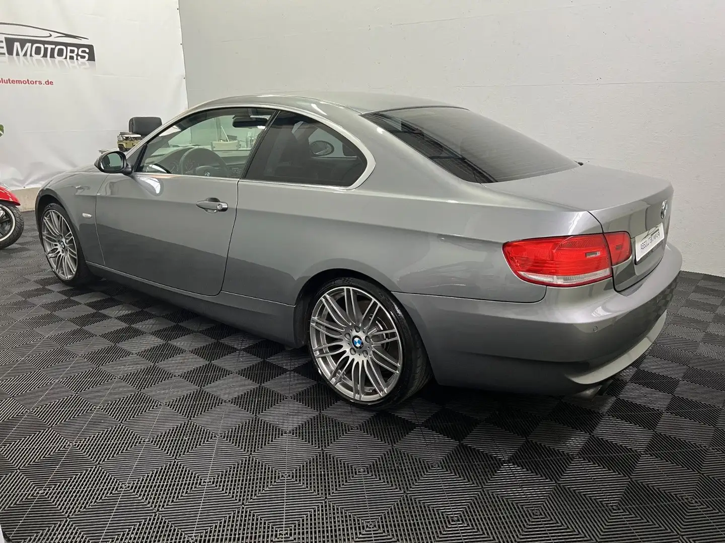 BMW 330 i 3,0 Autom. *Leder *SD *AHK Gris - 2