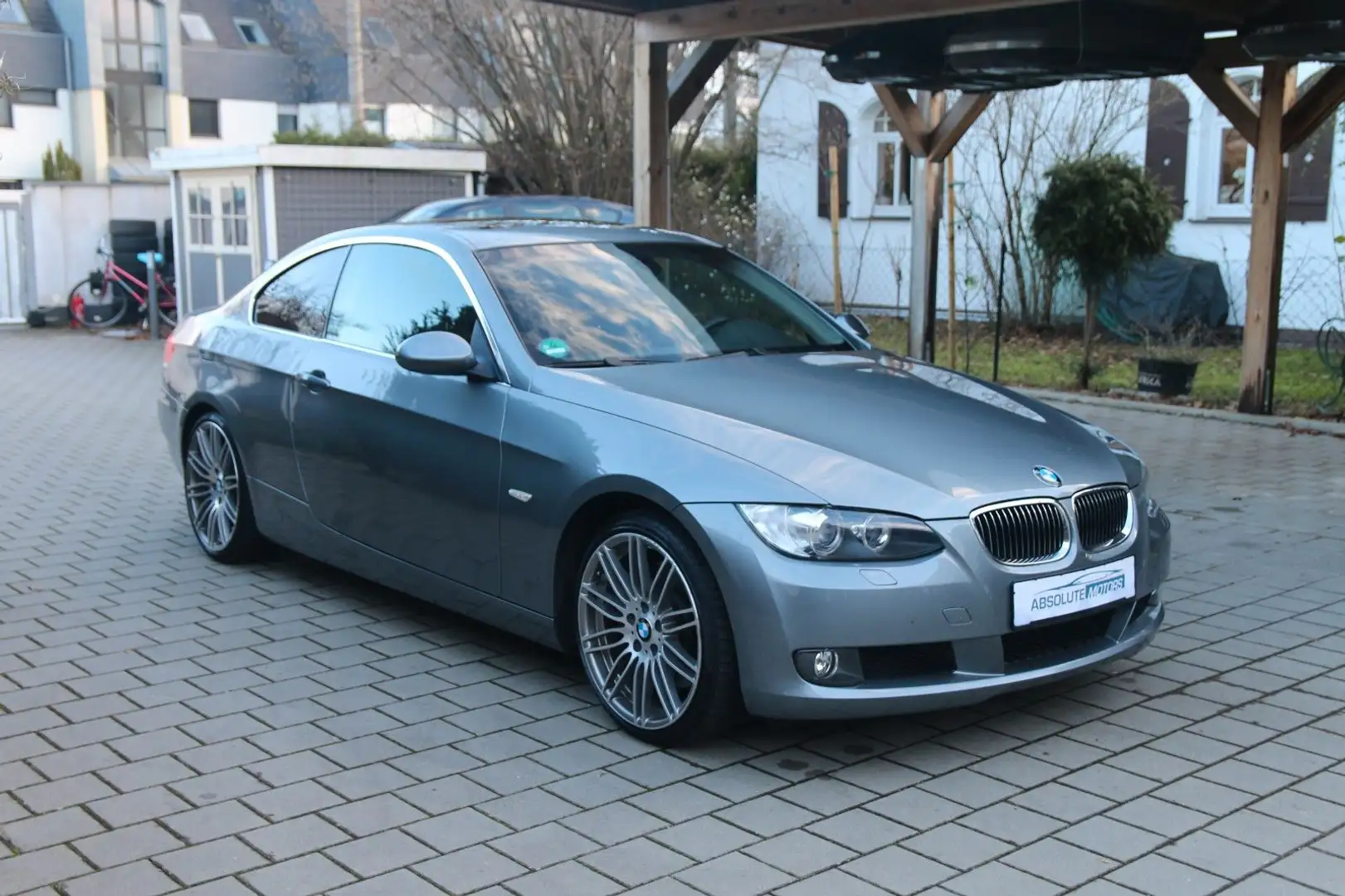 BMW 330 i 3,0 Autom. *Leder *SD *AHK Grau - 2