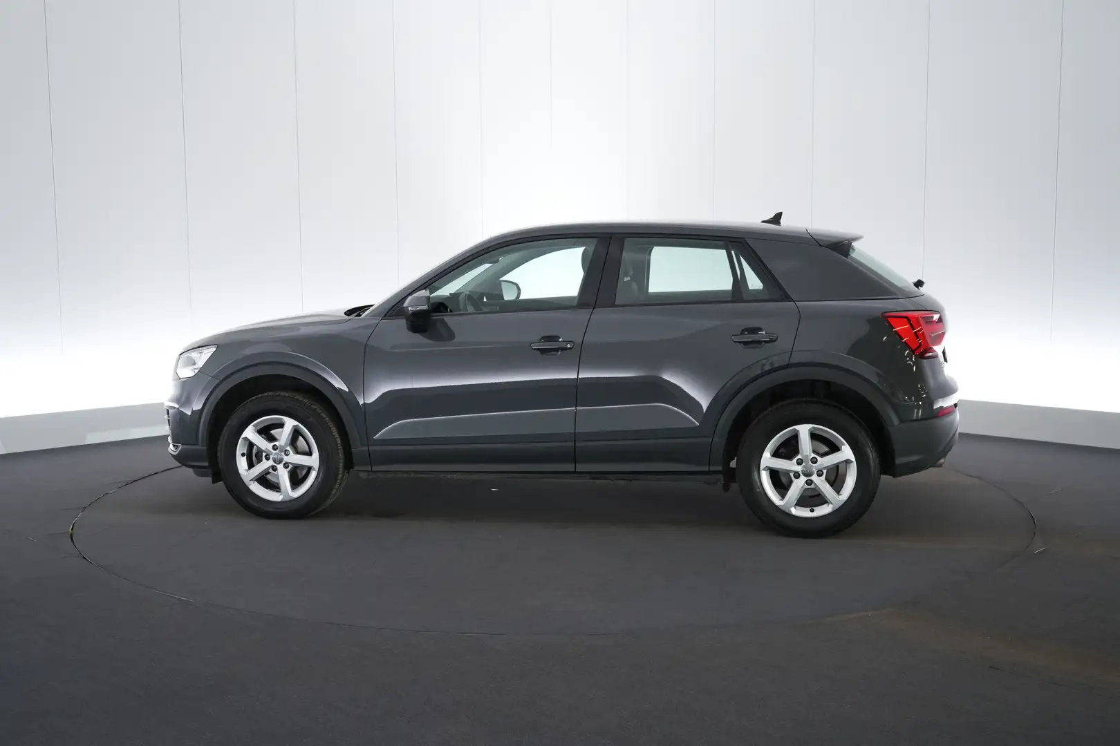 Audi Q2 35 TFSI S-Tronic Business+ LEDER/CUIR LED GPS PDC Серый - 2