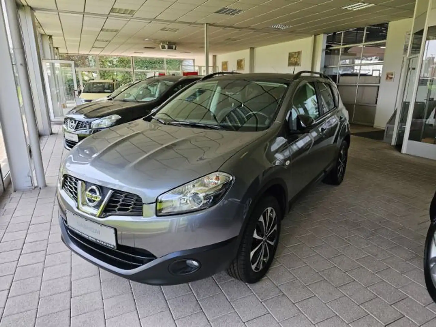 Nissan Qashqai 360 2,0 4X4 360° Kamera Grau - 1