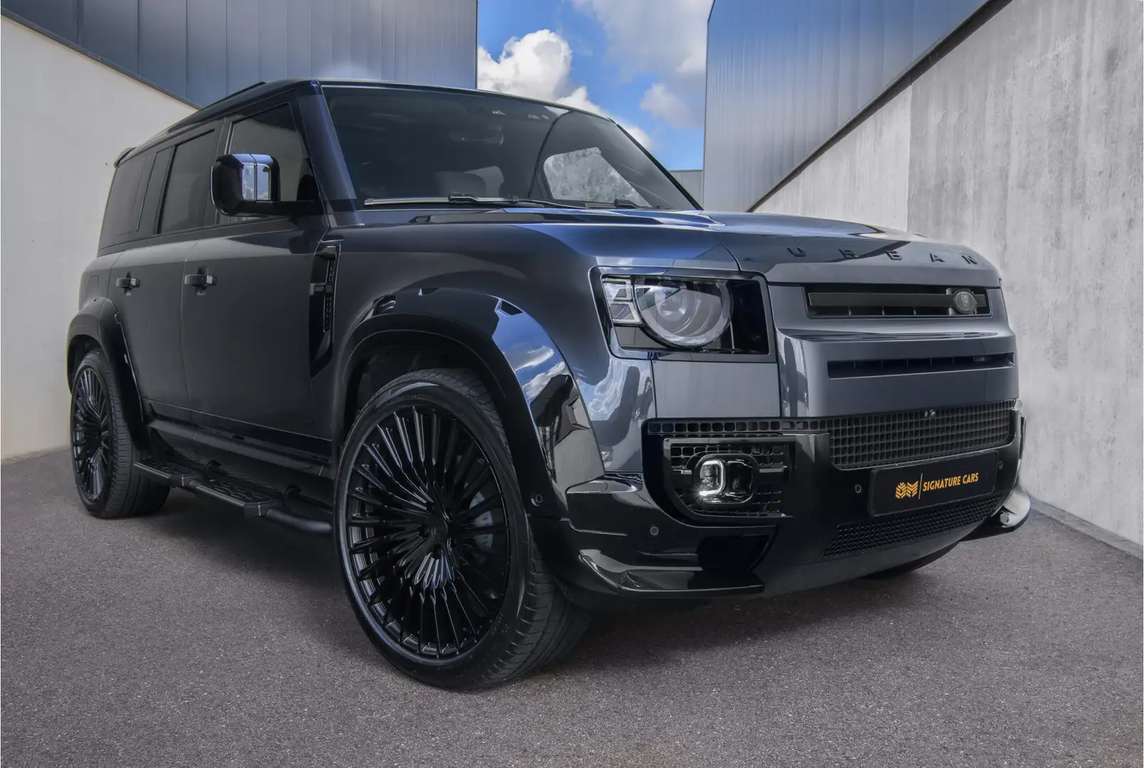 Land Rover Defender 110 2.0 P300e 110 X-Dynamic HSE Urban Wide Track S Grijs - 1