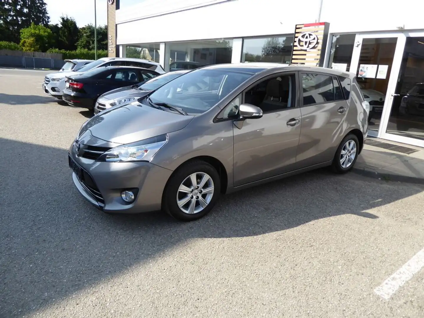 Toyota Verso 1,6 Valvematic *PANORAMADACH* Braun - 2