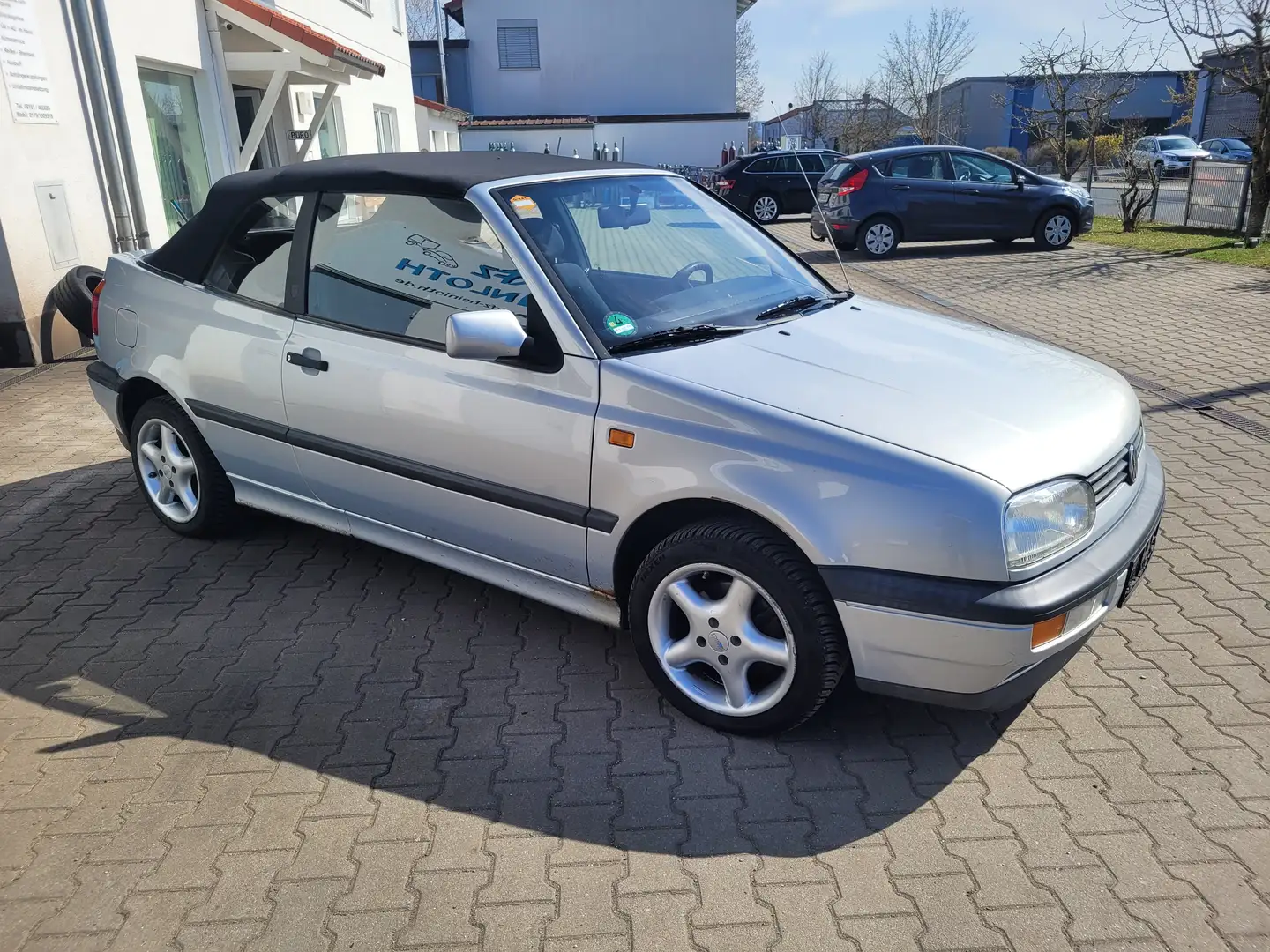 Volkswagen Golf Cabriolet Cabrio 1.8 Stříbrná - 2