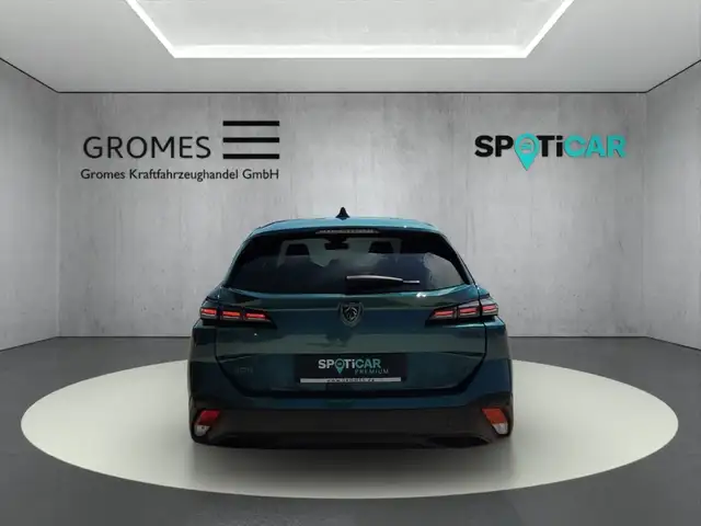 Peugeot 308 SW view 4