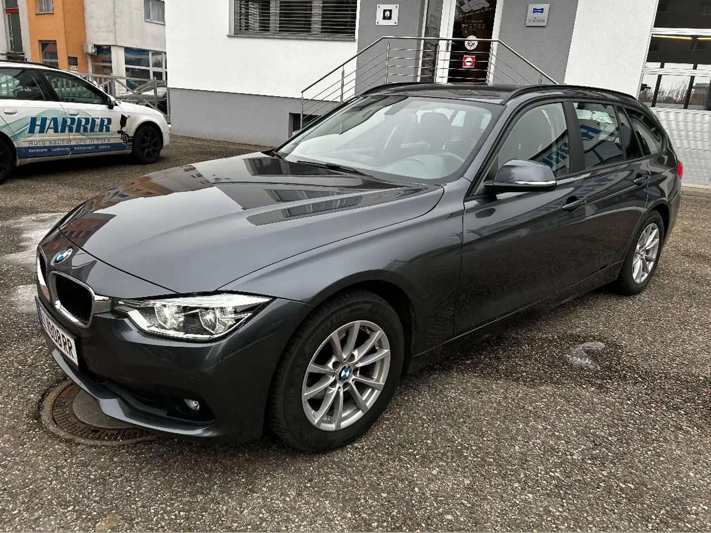 BMW 318 318d Touring Grau - 2