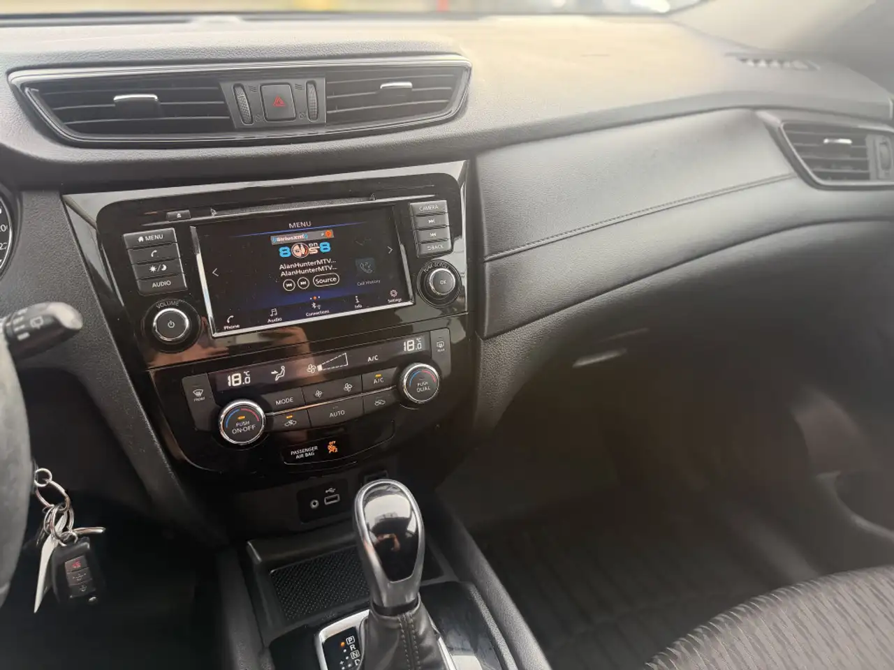 Nissan Rogue снимка Nissan Rogue