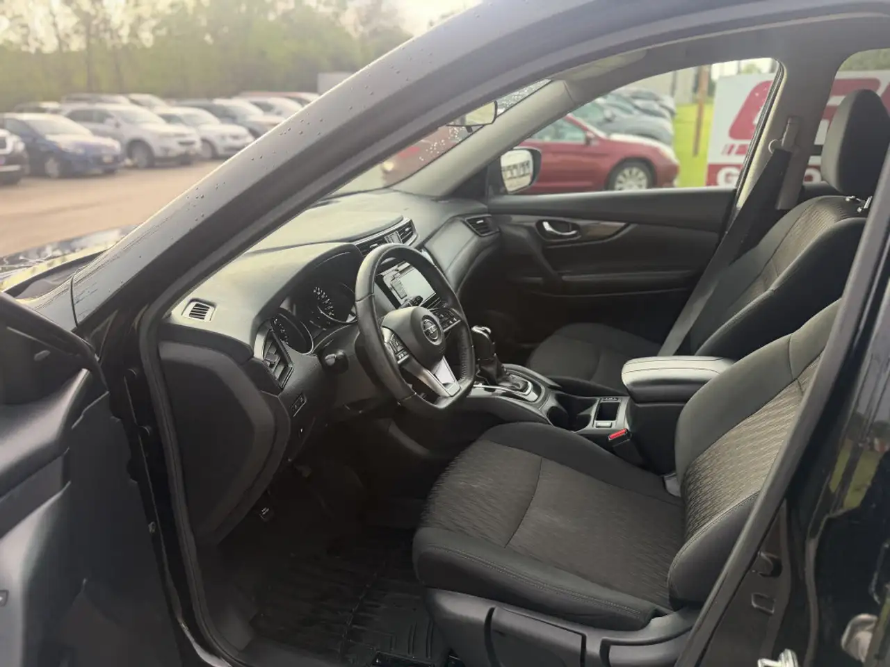 Nissan Rogue снимка Nissan Rogue