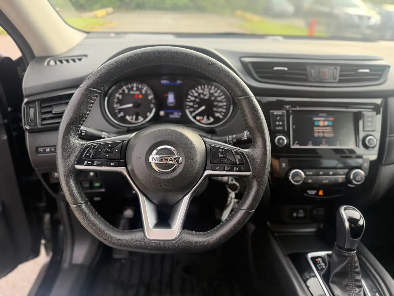Nissan Rogue снимка Nissan Rogue