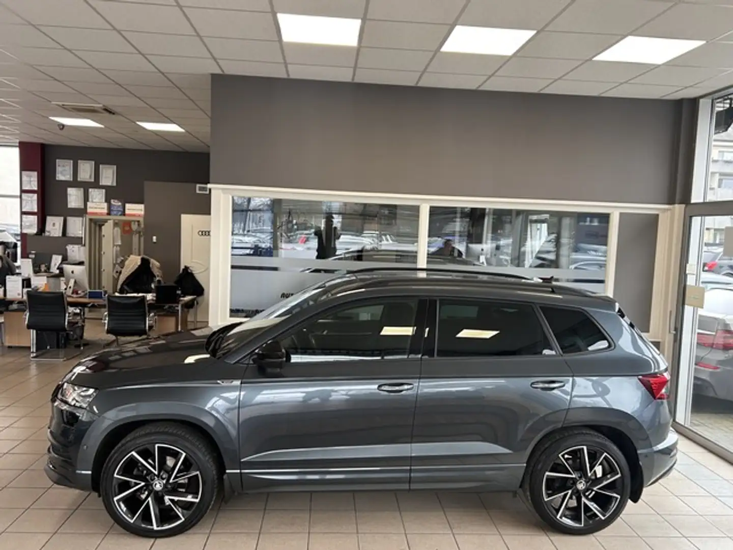 Skoda Karoq Sport 4x4 DSG Pano Standhzg. Virtual ACC Grau - 1