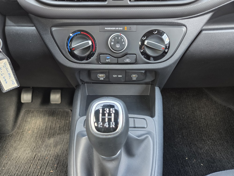 Hyundai i10 Select — photo 19