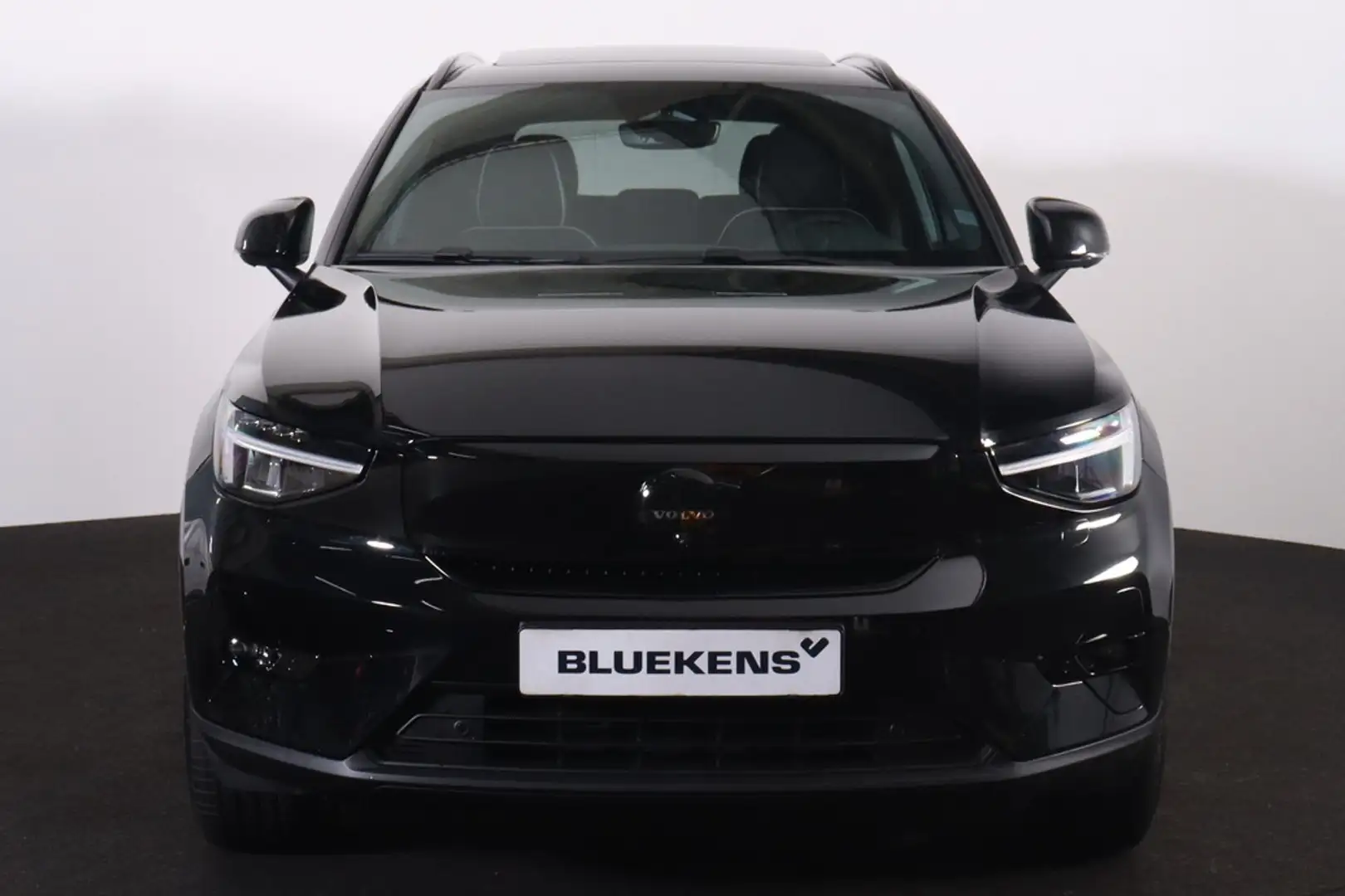 Volvo EX40 Performance Ultra Black Edition 82 kWh - Panorama/ Zwart - 2