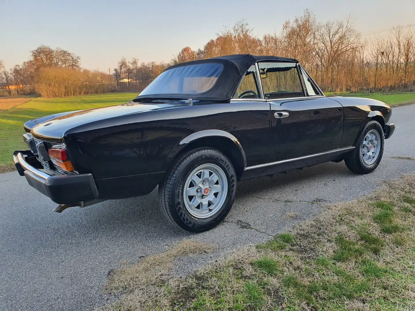 Fiat 124 Spider 2.0 Europa Negru - 2