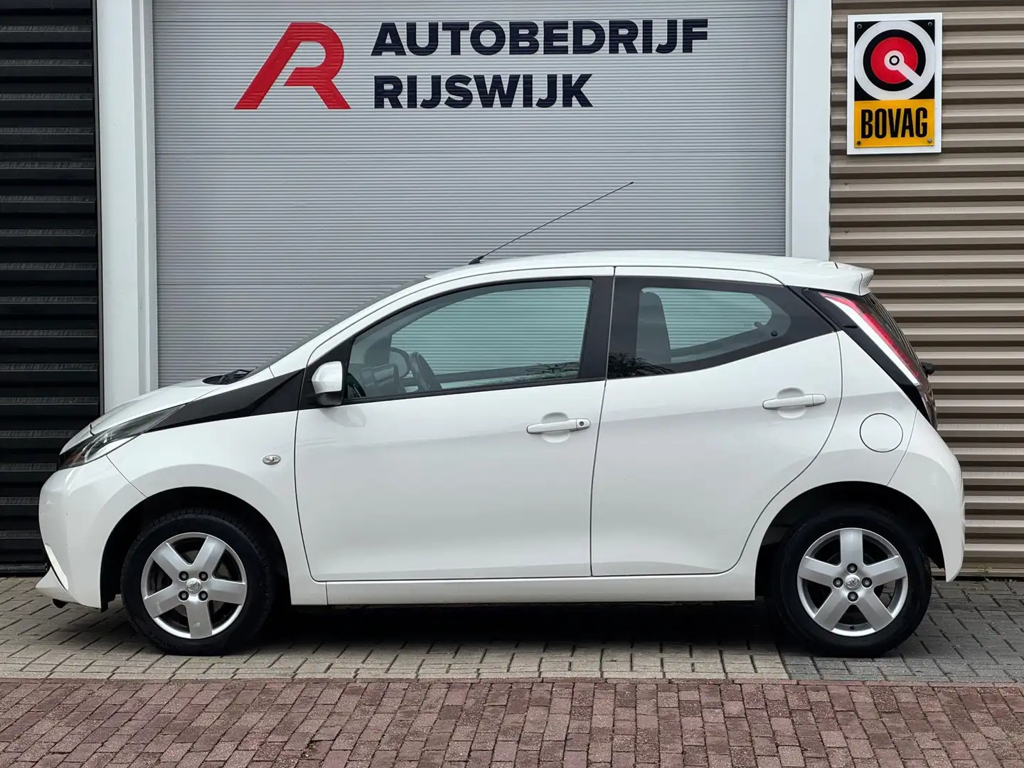 Toyota Aygo 1.0 VVT-i x-play Airco/Elektrische ramen Blanc - 2