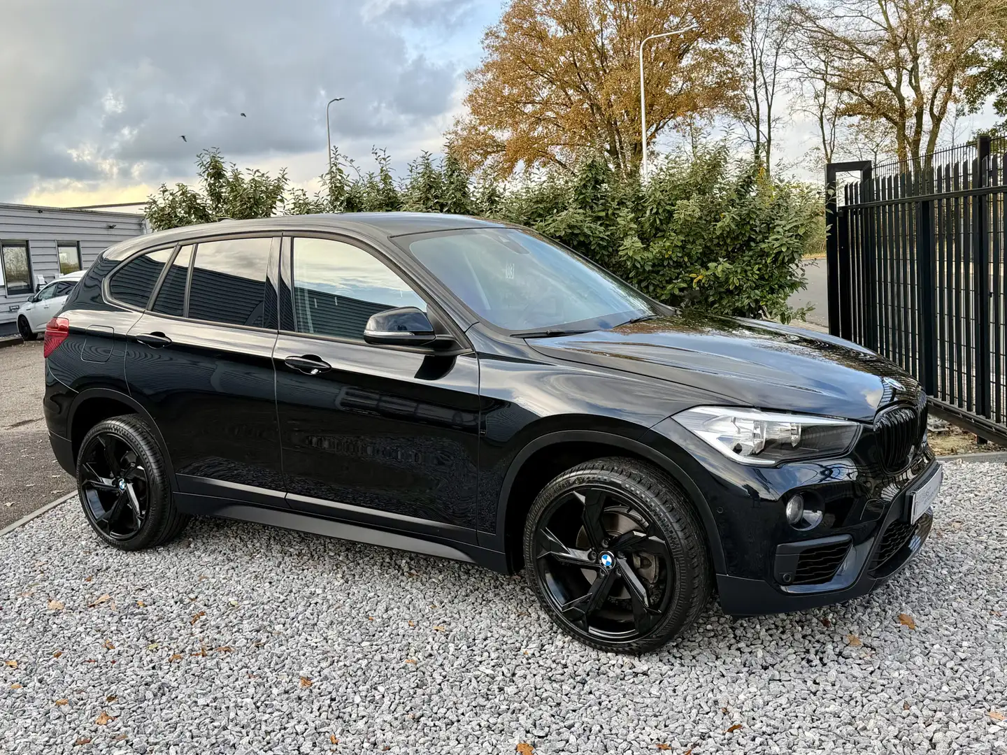 BMW X1 sDrive18i Exe Aut Nav|Cruis|PDC|LED Zwart Negro - 1