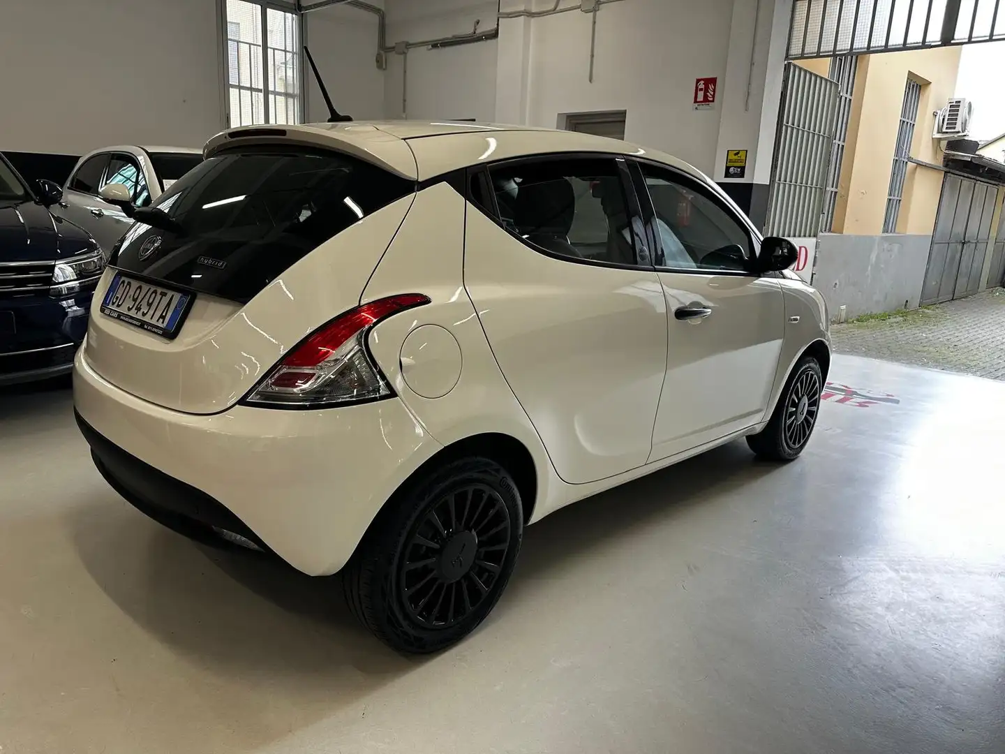 Lancia Ypsilon Ypsilon III 2015 1.0 firefly hybrid Silver s Blanc - 2