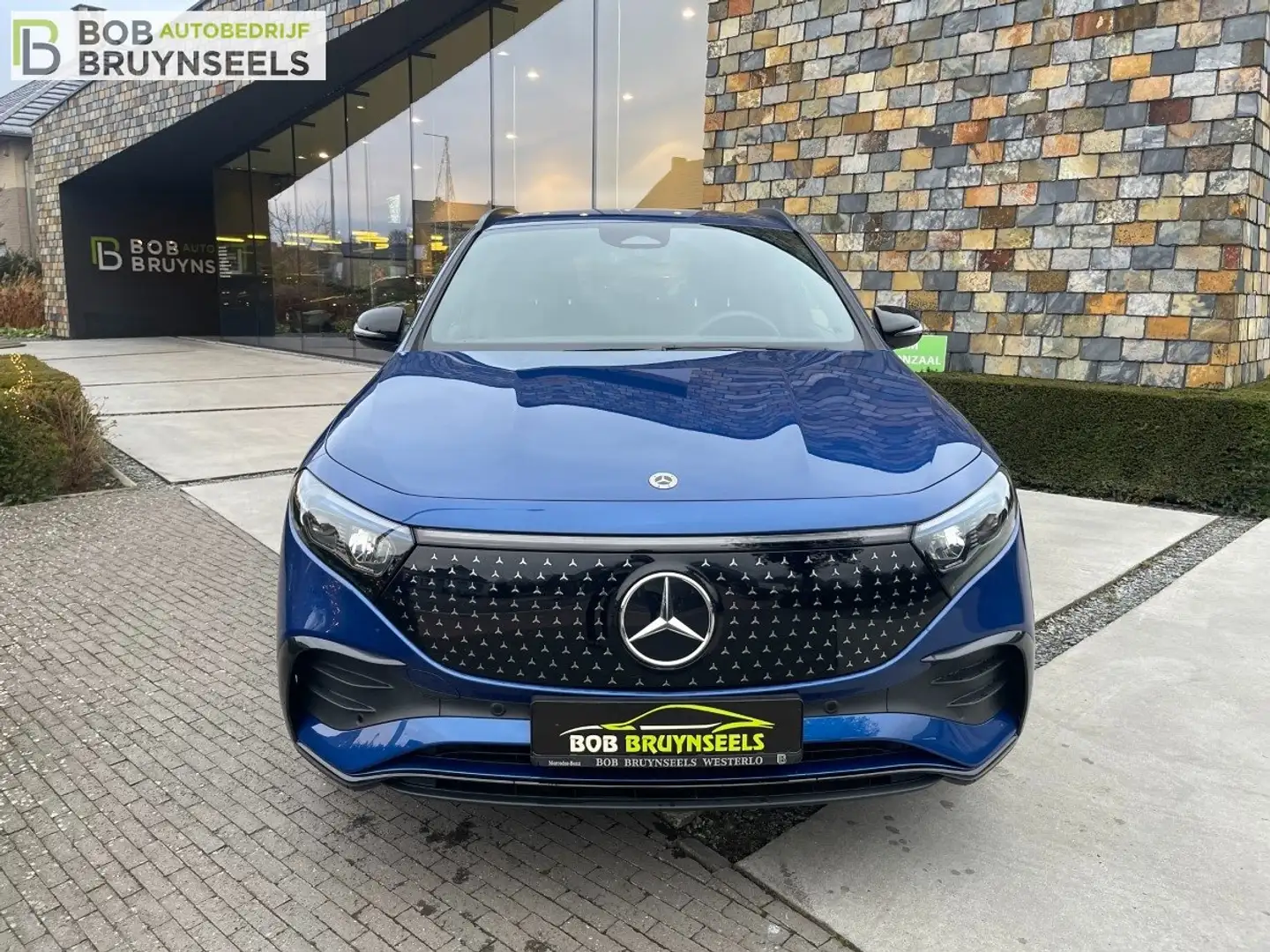 Mercedes-Benz EQA 250 Facelift - AMG Line/Nightpak/ Camera / Dodehoek Blauw - 2