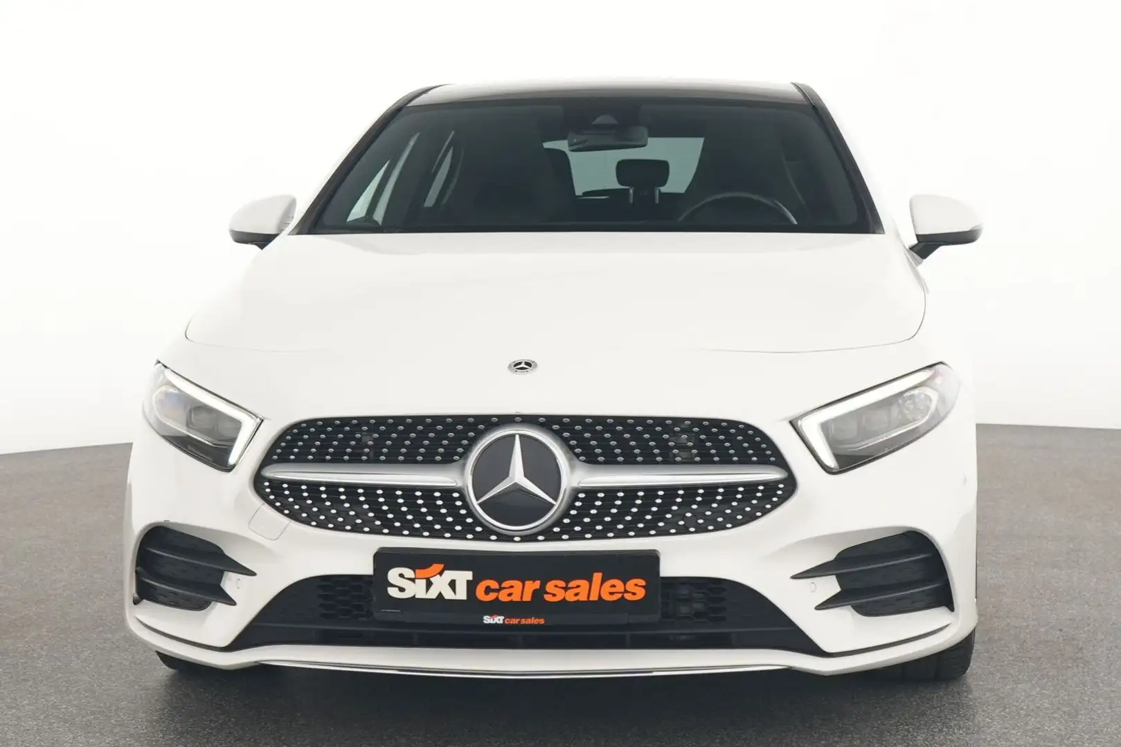 Mercedes-Benz A 250 AMG Line|Multibeam|NAV|PANO|SHZ|ParkAs+RFK Белый - 2