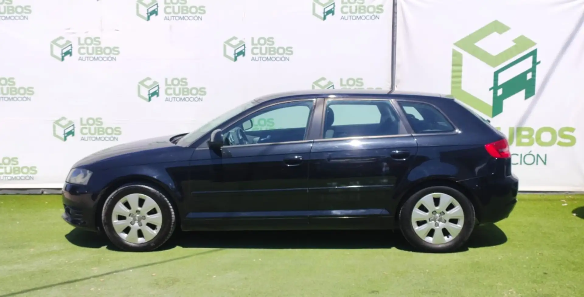 Audi A3 Sportback 1.9TDI Ambiente Schwarz - 2