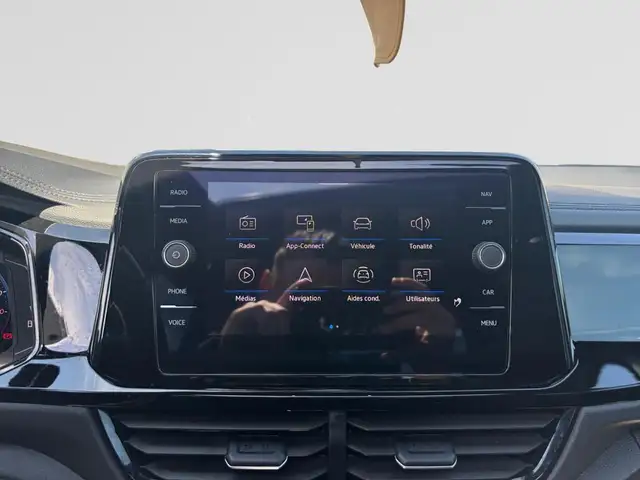 Volkswagen T-Roc view 13