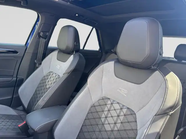 Volkswagen T-Roc view 7