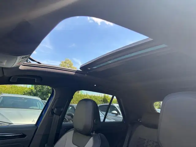 Volkswagen T-Roc view 8