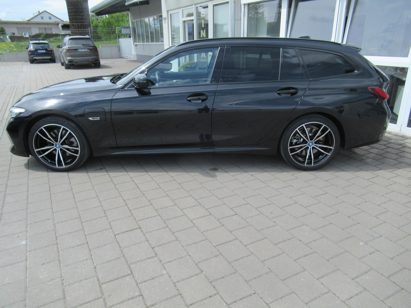 BMW 320 320e M Sport Topaussattung und Zustand — photo 10