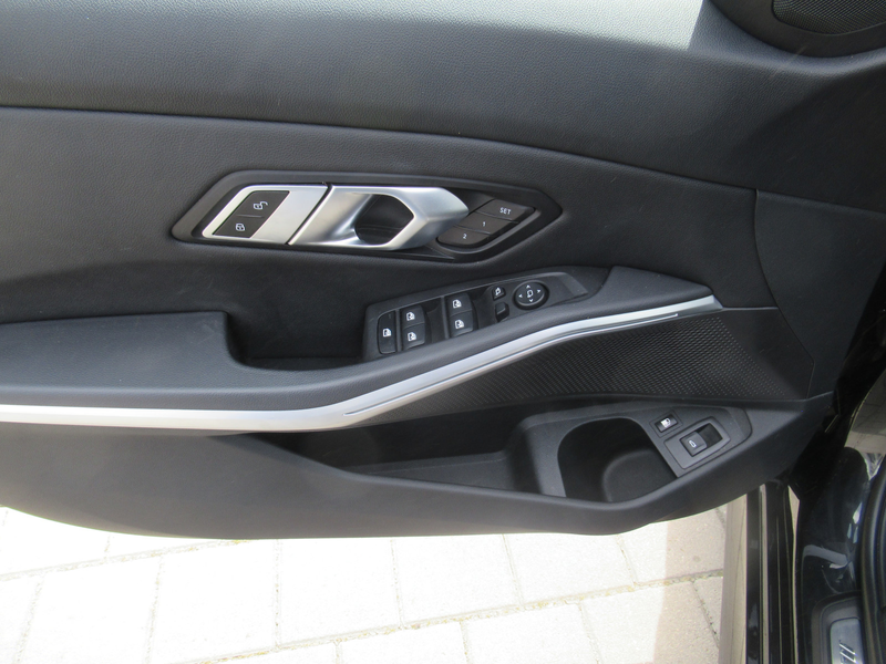 BMW 320 320e M Sport Topaussattung und Zustand — photo 9