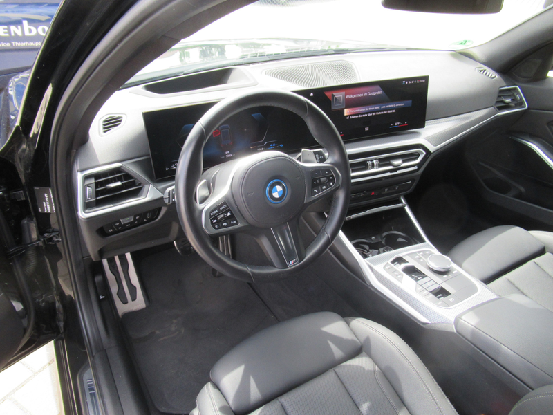 BMW 320 320e M Sport Topaussattung und Zustand — photo 8