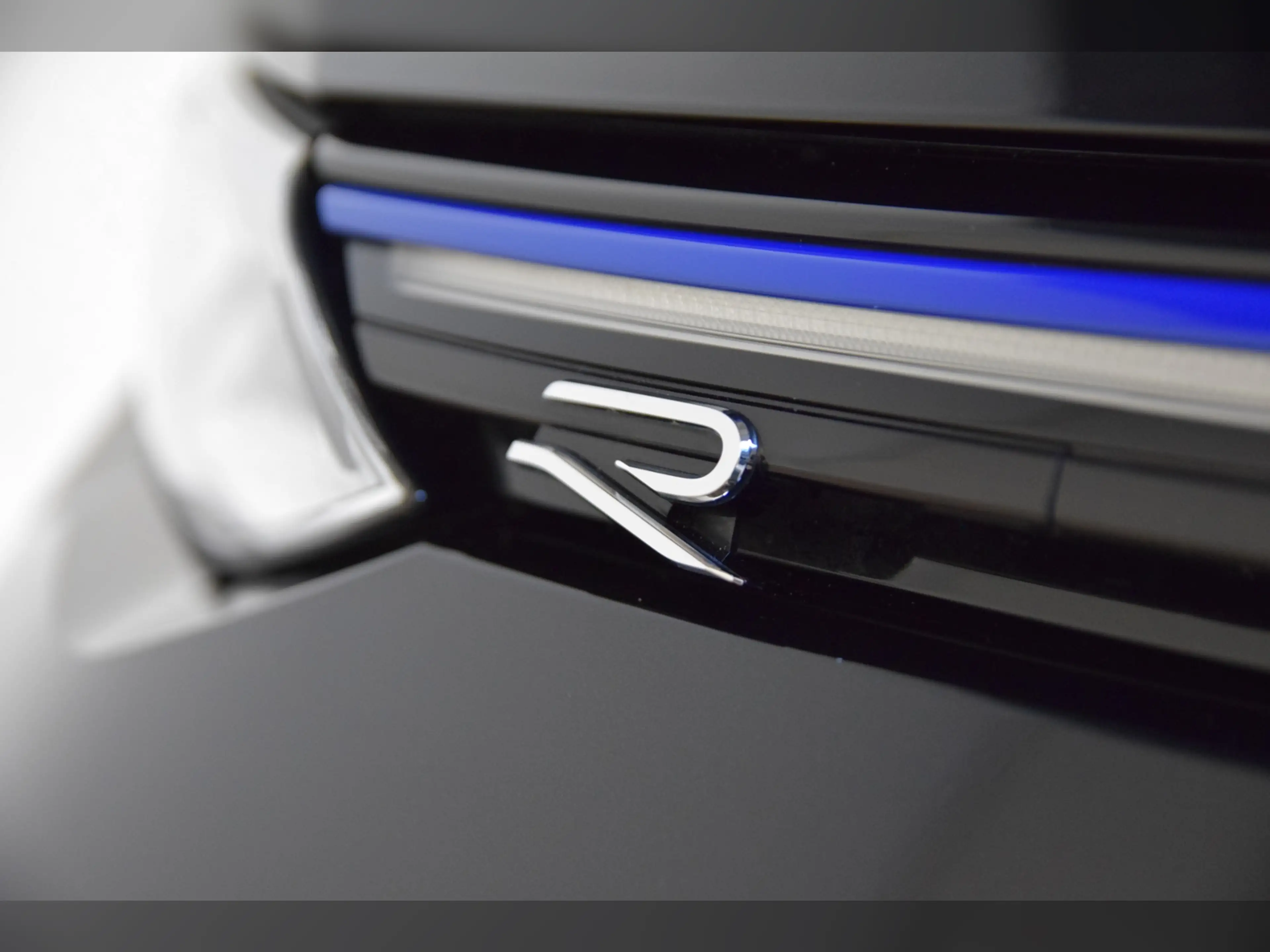 Volkswagen Golf VIII R 4Motion DSG IQ-Light - Panodach — photo 7