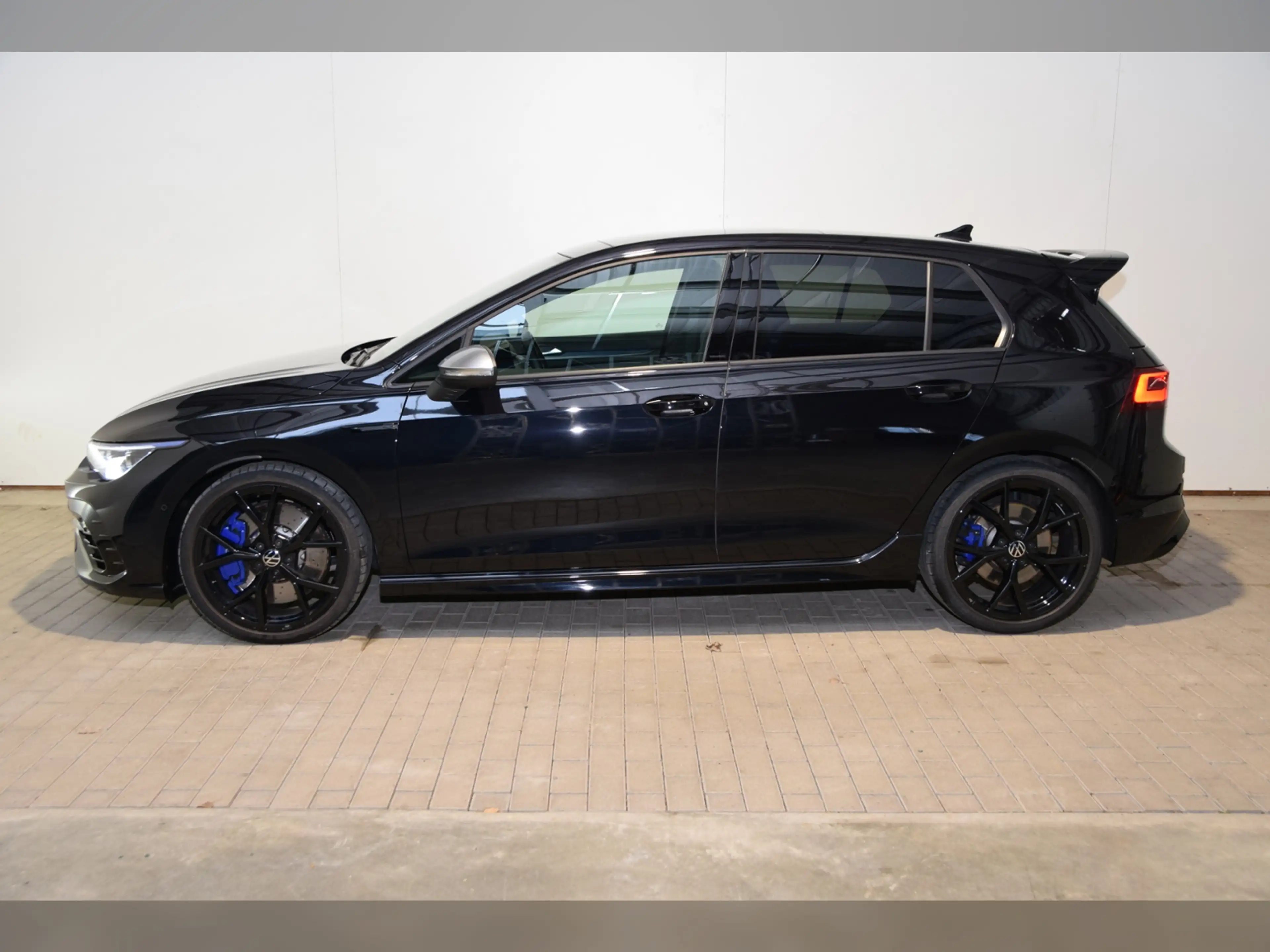 Volkswagen Golf VIII R 4Motion DSG IQ-Light - Panodach — photo 3