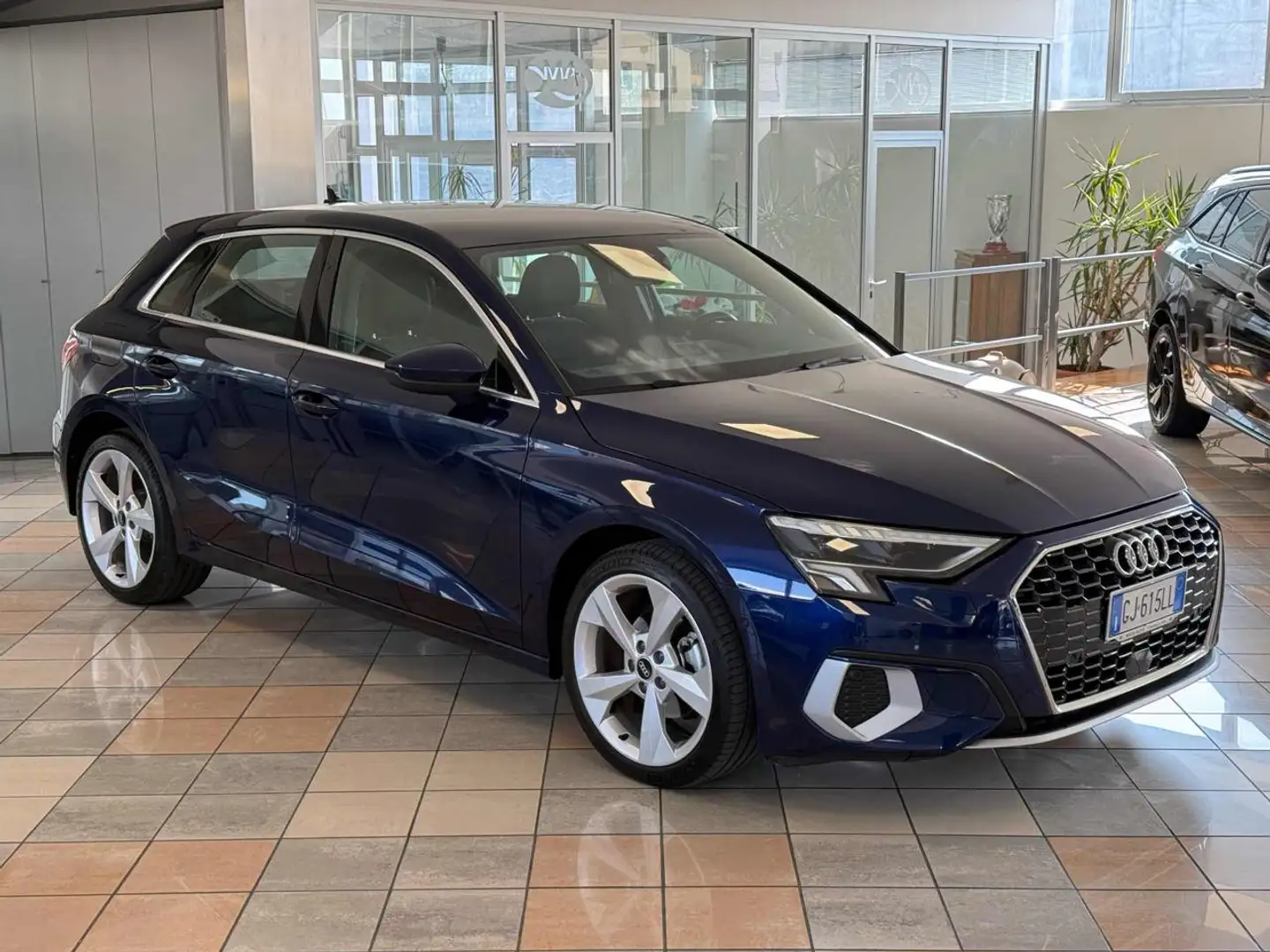 Audi A3 SPB 35 TFSI S tronic Business Advanced Blauw - 2