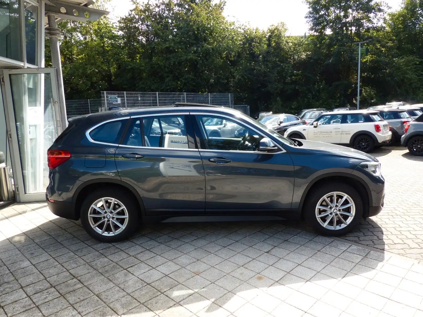 BMW X1 sDrive18i Advantage Aut.,Pan.dach,Navi,Heckt. Grigio - 2