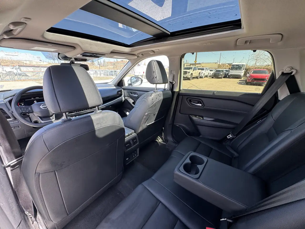Nissan Rogue снимка Nissan Rogue