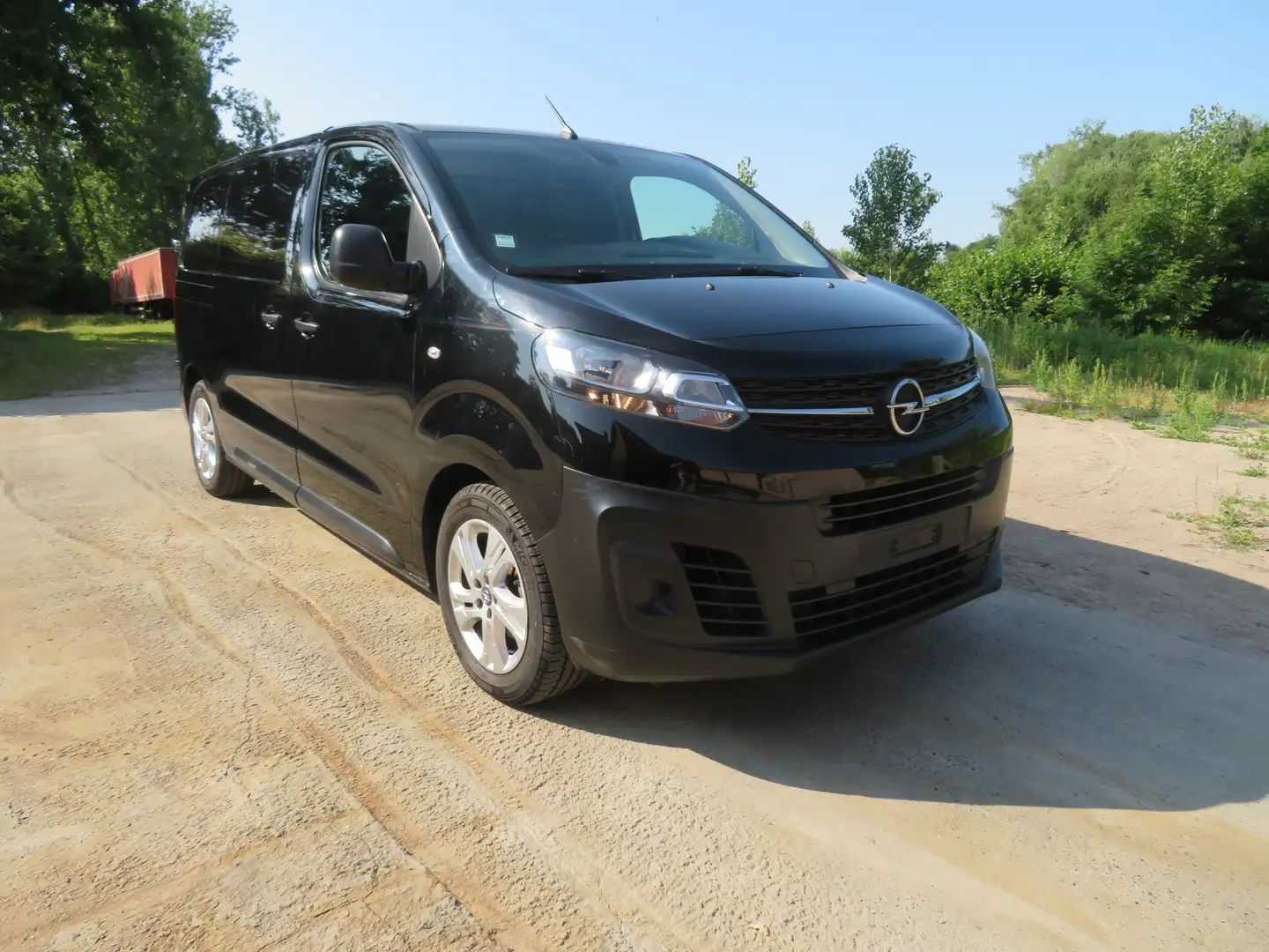Opel Vivaro 2.0 Turbo Zwart - 1