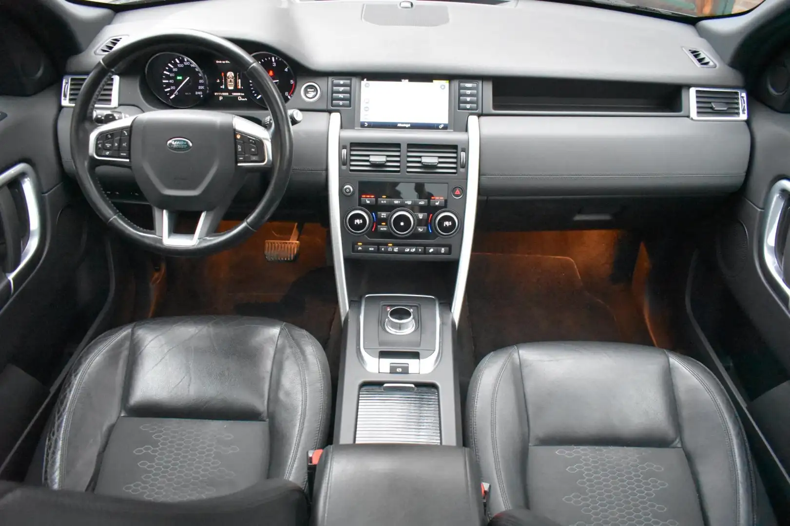 Land Rover Discovery Sport 2.0 TD4 HSE '16 Pano Navi Clima Cruise Zwart - 2