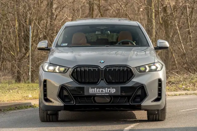 BMW X6 view 2