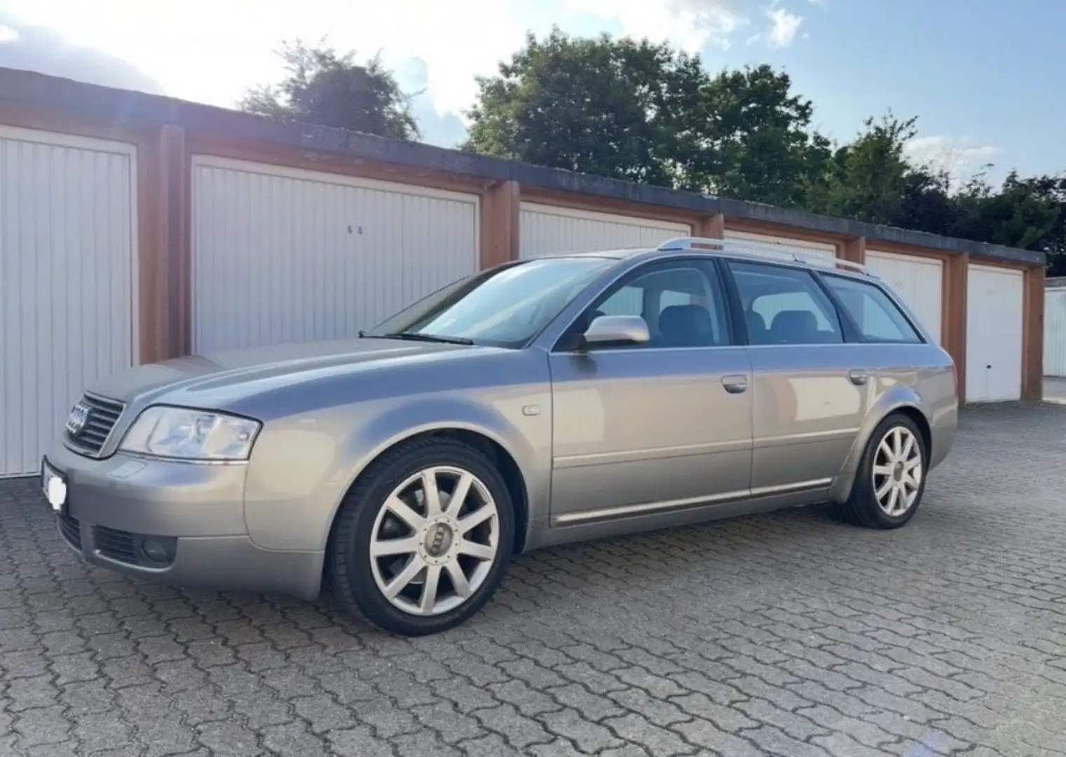Audi A6 2.4 Avant S-Line Automatik AHK Benzin & LPG Grau - 1