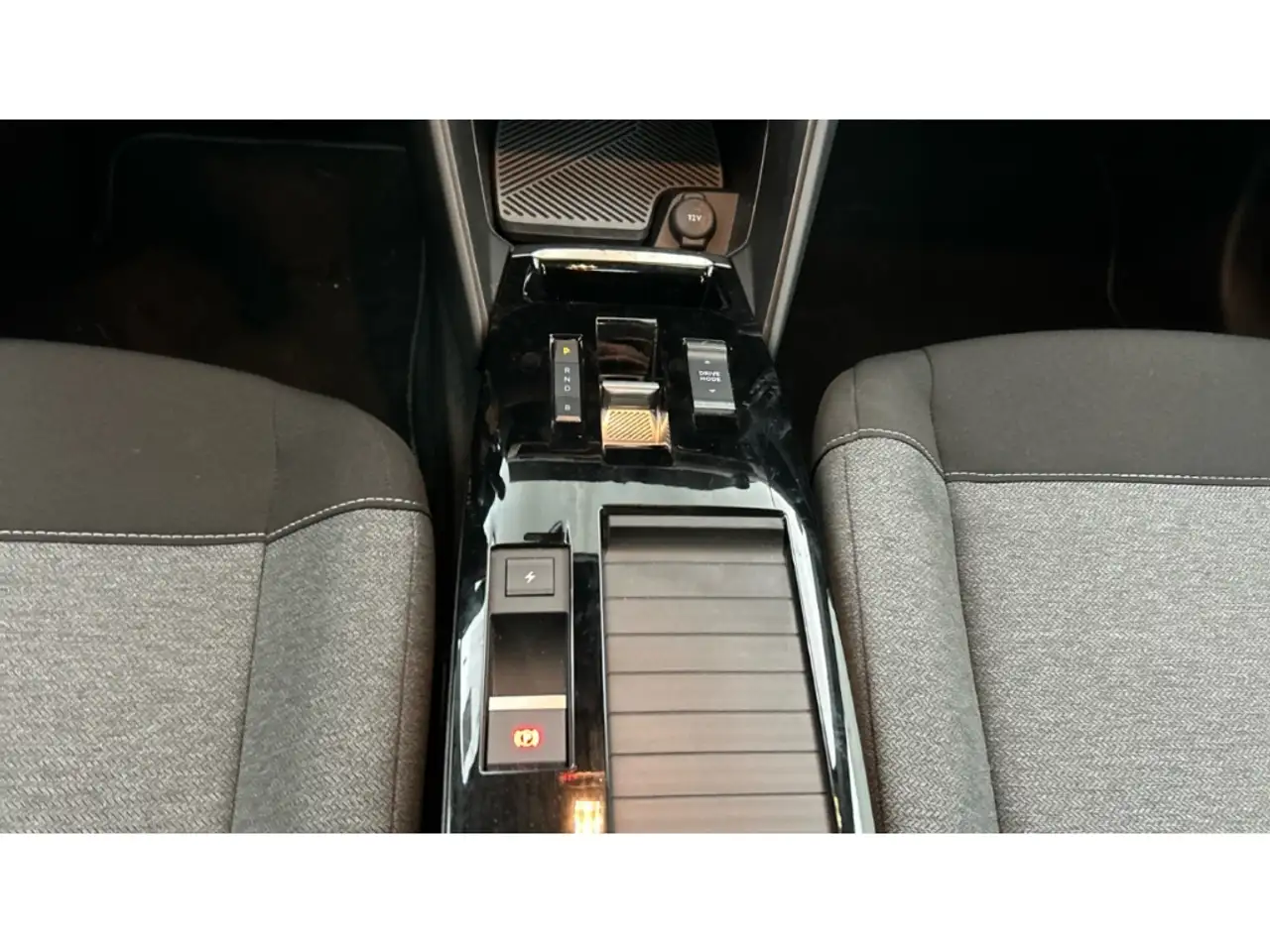 Citroen E-C4 Electric e-Feel 50 kWh Kamera Navi Batteriezertifikat 14