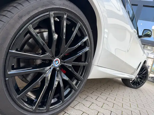 BMW X5 M view 4